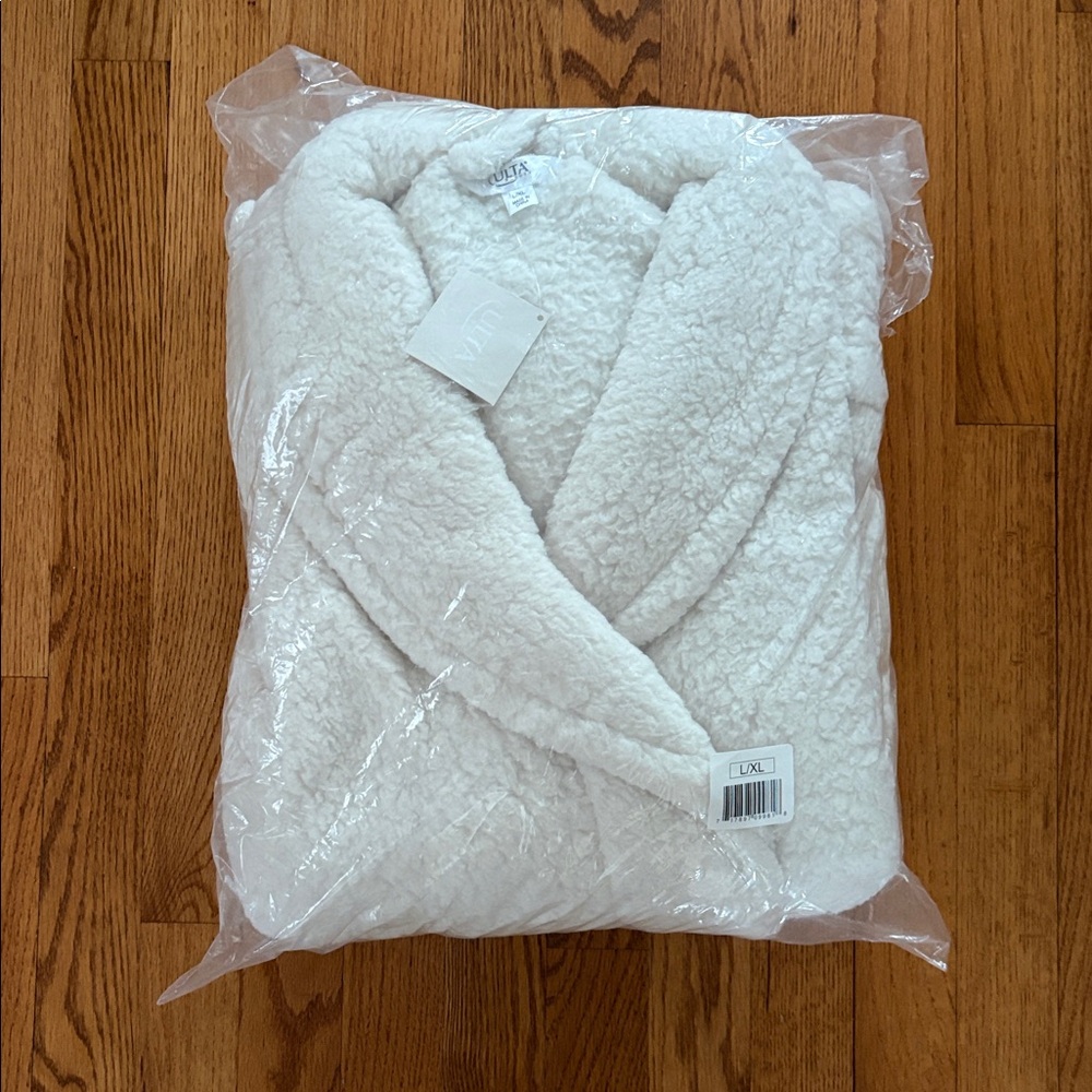 NWT Ulta fleece robe NIP